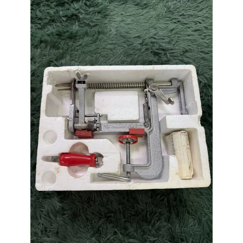 The Pampered Chef Apple Peeler Corer Slicer Manual Crank Clamp Base Vintage